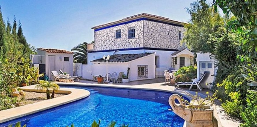 Villa in Calpe, Alicante, Spain 5 bedrooms, 150 sq.m. No. 45511