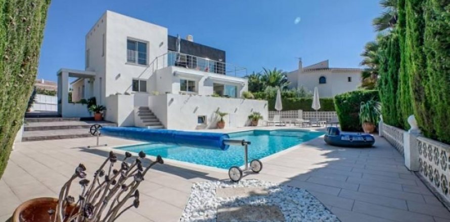 Villa in Moraira, Alicante, Spain 5 bedrooms, 234 sq.m. No. 43738