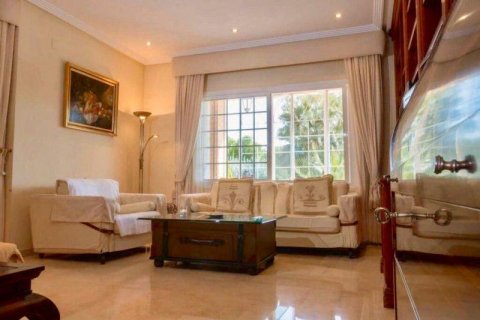 Villa for sale in Benidorm, Alicante, Spain 7 bedrooms, 455 sq.m. No. 44324 - photo 9