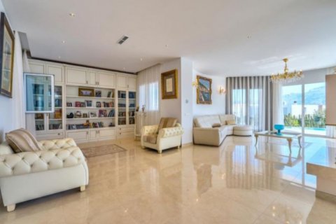 Villa for sale in Albir, Alicante, Spain 5 bedrooms, 500 sq.m. No. 44018 - photo 7