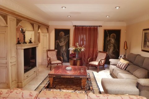 Villa for sale Alicante, Spain 8 bedrooms, 650 sq.m. No. 45039 - photo 3