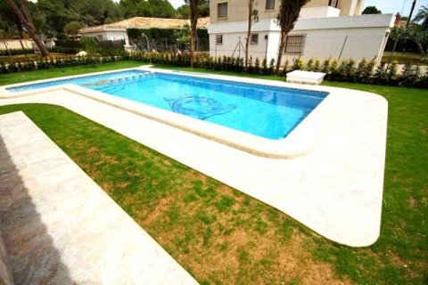 Villa for sale in Alicante, Spain 5 bedrooms, 276 sq.m. No. 43022 - photo 3