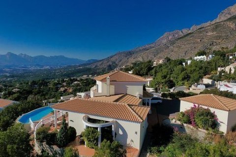 Villa for sale in Altea, Alicante, Spain 3 bedrooms, 280 sq.m. No. 43847 - photo 3