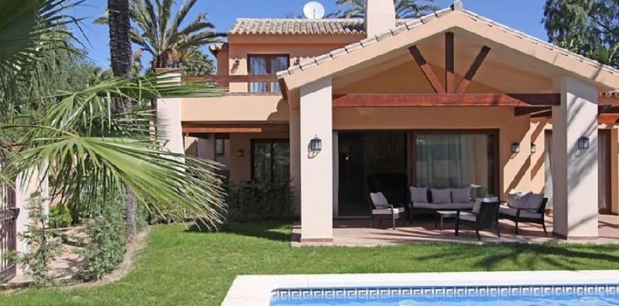 Villa in Marbella, Malaga, Spain 5 bedrooms, 490 sq.m. No. 45273