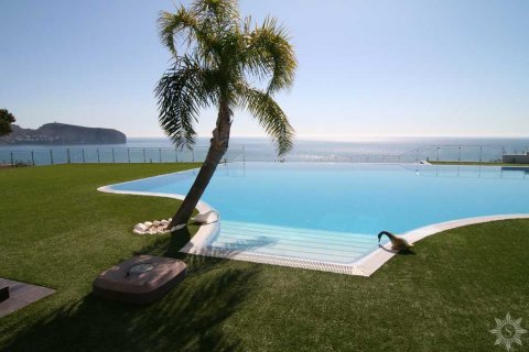 Villa for sale in Moraira, Alicante, Spain 6 bedrooms, 550 sq.m. No. 41451 - photo 4