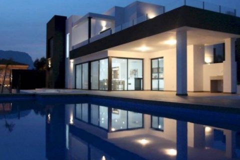 Villa for sale in Alicante, Spain 4 bedrooms, 300 sq.m. No. 46380 - photo 1