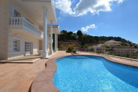 Villa for sale in Altea, Alicante, Spain 5 bedrooms, 500 sq.m. No. 45911 - photo 5