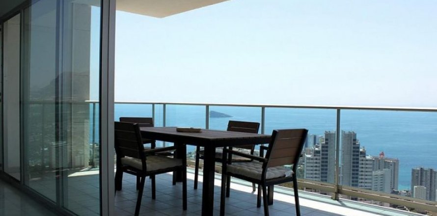 Apartment in Benidorm, Alicante, Spain 2 bedrooms, 90 sq.m. No. 44158