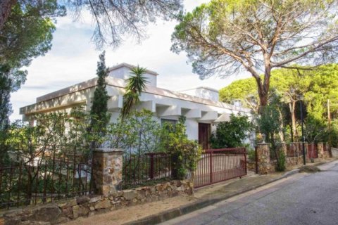 Villa for sale in Lloret de Mar, Girona, Spain 5 bedrooms, 360 sq.m. No. 45680 - photo 3