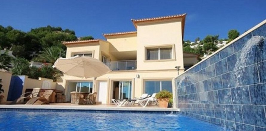 Villa in Moraira, Alicante, Spain 5 bedrooms, 280 sq.m. No. 43621