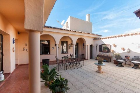 Villa for sale in Villajoyosa, Alicante, Spain 4 bedrooms, 355 sq.m. No. 42469 - photo 7