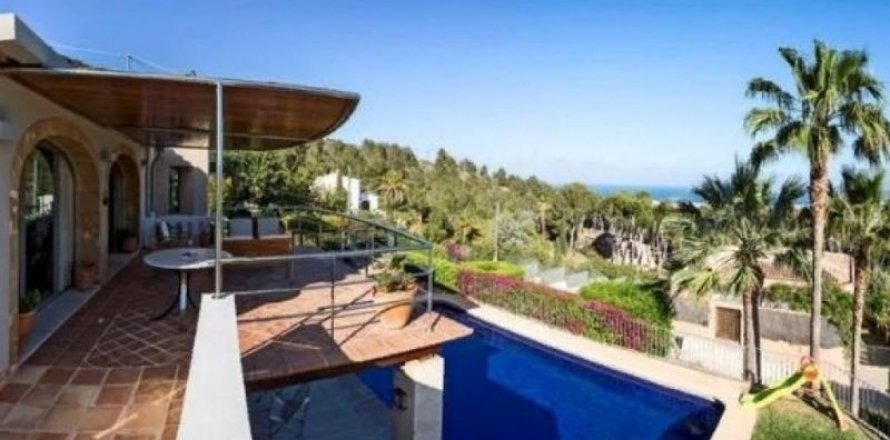 Villa in Javea, Alicante, Spain 6 bedrooms, 286 sq.m. No. 45522
