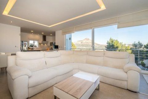 Villa for sale in Javea, Alicante, Spain 4 bedrooms, 290 sq.m. No. 44186 - photo 3