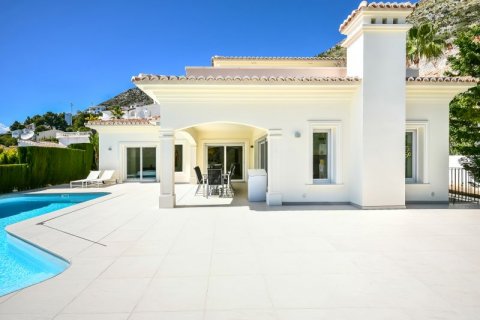 Villa for sale in Moraira, Alicante, Spain 4 bedrooms, 373 sq.m. No. 41940 - photo 3