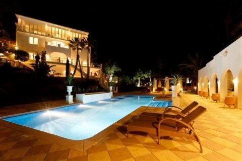 Hotel for sale in Alfaz del Pi, Alicante, Spain 6 bedrooms, 800 sq.m. No. 45089 - photo 1