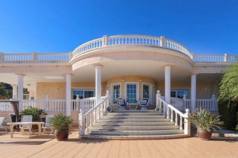 Villa for sale in La Nucia, Alicante, Spain 8 bedrooms, 600 sq.m. No. 45385 - photo 1