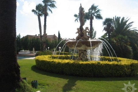 Villa for sale Barcelona, Spain 3 bedrooms, 420 sq.m. No. 41460 - photo 6