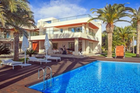 Villa for sale in Torrevieja, Alicante, Spain 6 bedrooms, 910 sq.m. No. 41598 - photo 2