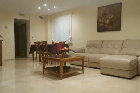 Townhouse for sale in Alicante, Spain 3 bedrooms, 220 sq.m. No. 45097 - photo 2