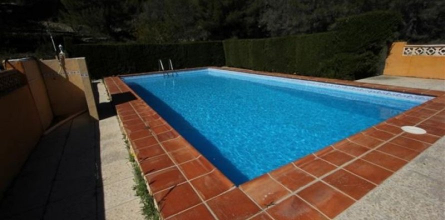 Villa in Calpe, Alicante, Spain 6 bedrooms, 182 sq.m. No. 45436