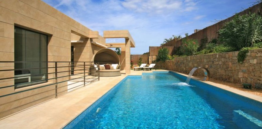 Villa in Javea, Alicante, Spain 5 bedrooms, 337 sq.m. No. 42414