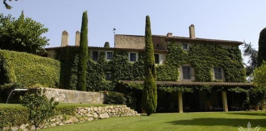 Castles in Mataro, Barcelona, Spain 9 bedrooms, 2000 sq.m. No. 41402