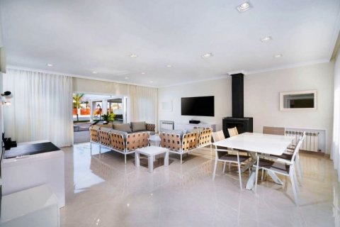 Villa for sale in Alfaz del Pi, Alicante, Spain 3 bedrooms, 300 sq.m. No. 44943 - photo 5