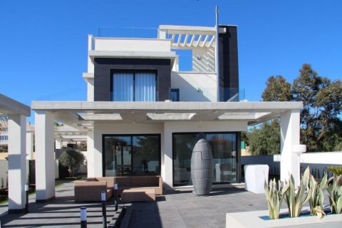 Villa for sale in El Campello, Alicante, Spain 3 bedrooms, 259 sq.m. No. 45170 - photo 1