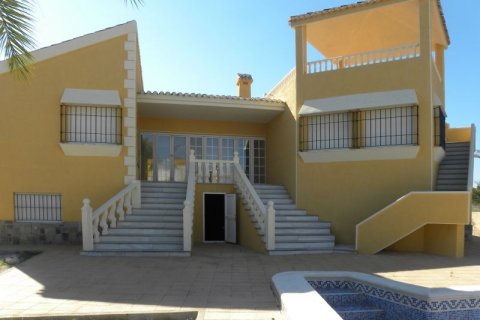 Villa for sale in Murcia, Spain 3 bedrooms, 465 sq.m. No. 43735 - photo 3