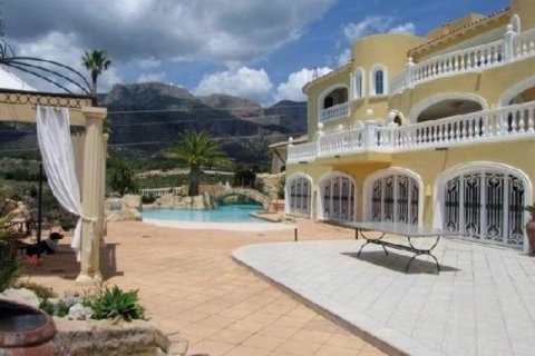 Villa for sale in La Nucia, Alicante, Spain 8 bedrooms, 2 sq.m. No. 43913 - photo 1