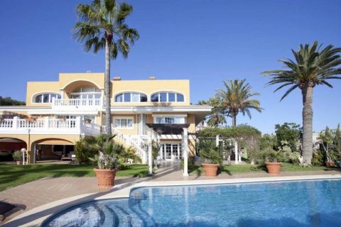 Villa for sale in Alicante, Spain 5 bedrooms, 1.013 sq.m. No. 46037 - photo 1