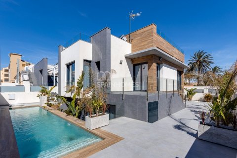 Villa for sale in Torrevieja, Alicante, Spain 4 bedrooms, 150 sq.m. No. 49406 - photo 1