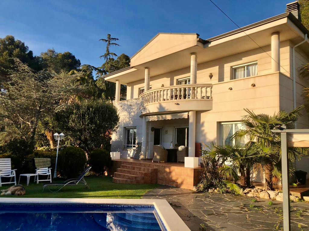 Hus i Corbera de Llobregat, Barcelona, Spanien 4 sovrum, 299 kvm. Nr. 49384