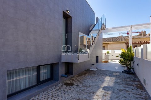 Villa for sale in Torrevieja, Alicante, Spain 4 bedrooms, 150 sq.m. No. 49406 - photo 6