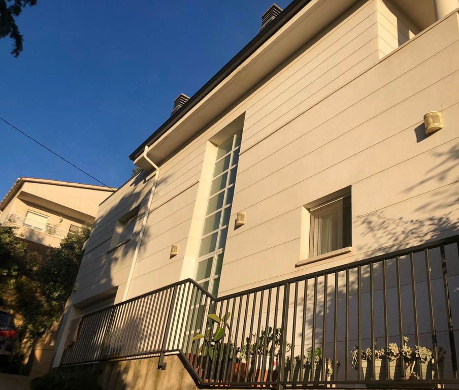 Hus i Corbera de Llobregat, Barcelona, Spanien 4 sovrum, 299 kvm. Nr. 49384