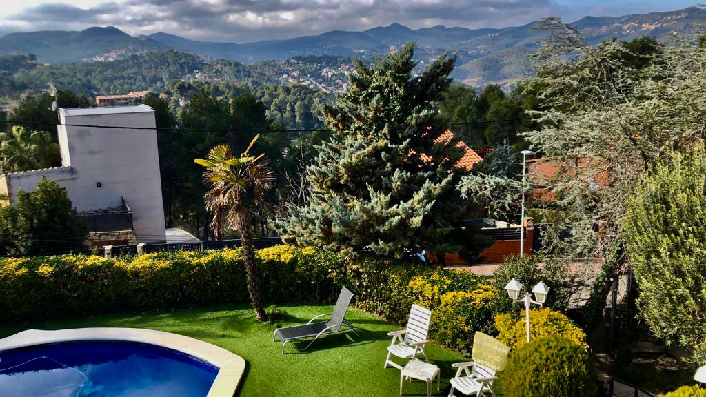 Hus i Corbera de Llobregat, Barcelona, Spanien 4 sovrum, 299 kvm. Nr. 49384