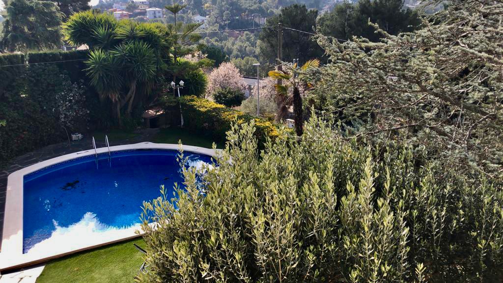 Hus i Corbera de Llobregat, Barcelona, Spanien 4 sovrum, 299 kvm. Nr. 49384