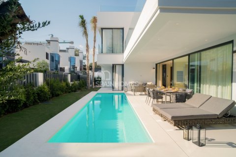 Villa for sale in Marbella, Malaga, Spain 4 bedrooms, 434 sq.m. No. 48473 - photo 3