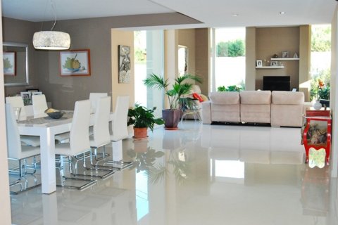 Villa for sale in Albir, Alicante, Spain 6 bedrooms, 968 sq.m. No. 50034 - photo 1
