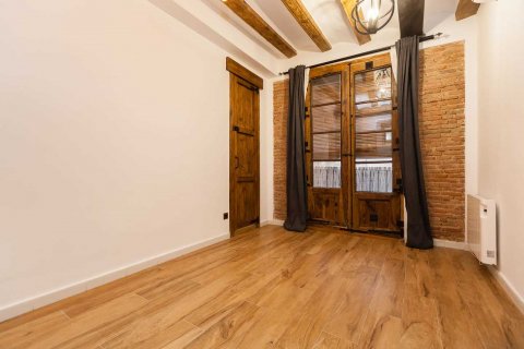 Apartment for sale in Barcelona, Spain 4 bedrooms, 96 sq.m. No. 49907 - photo 7