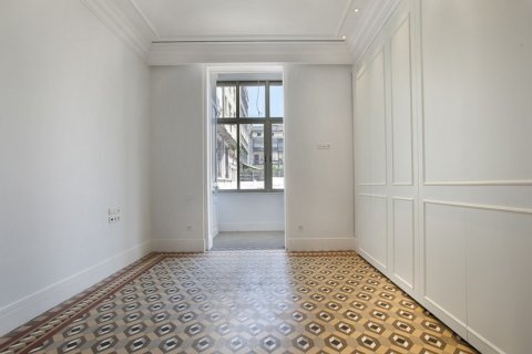 Apartment for sale in Eixample, Barcelona, Spain 3 bedrooms, 179 sq.m. No. 50308 - photo 8