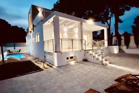 Villa for sale in La Nucia, Alicante, Spain 3 bedrooms, 320 sq.m. No. 49884 - photo 1