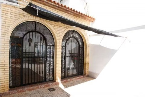 Townhouse for sale in Denia, Alicante, Spain 6 bedrooms, 330 sq.m. No. 49979 - photo 1