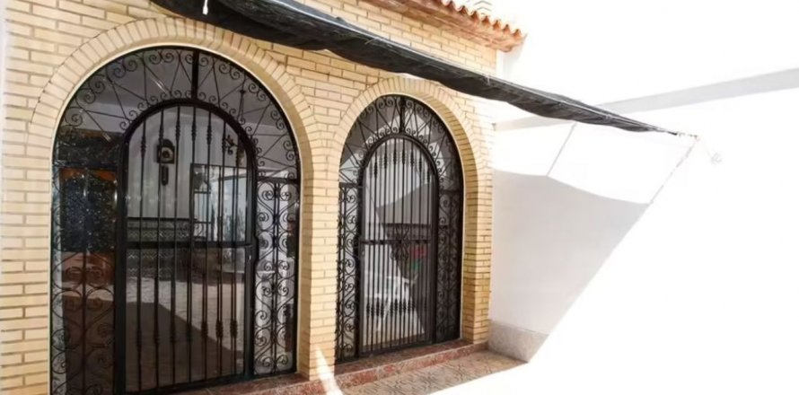 Townhouse in Denia, Alicante, Spain 6 bedrooms, 330 sq.m. No. 49979