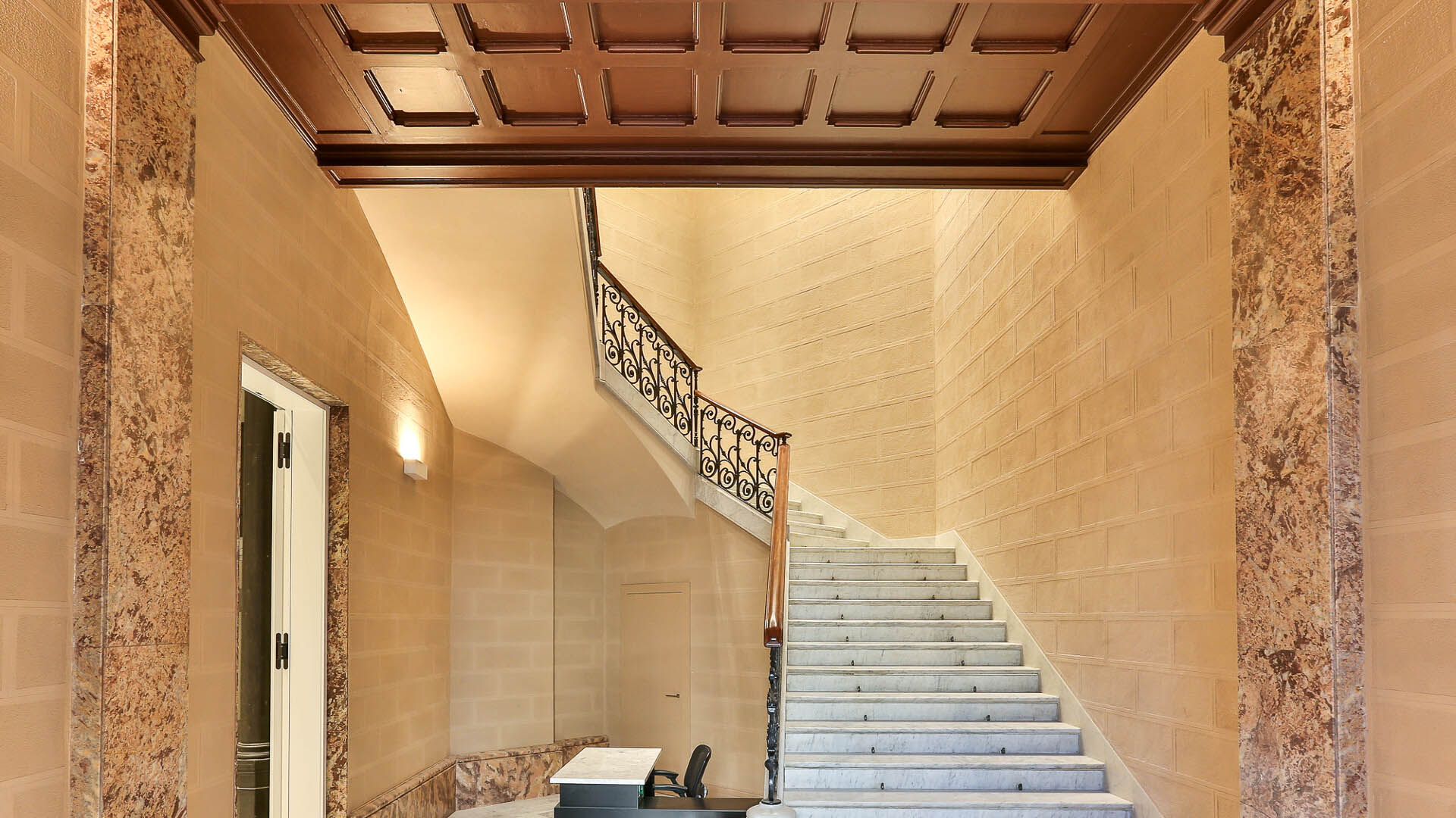Ausias March Bailen in Barcelona, Spain No. 49499