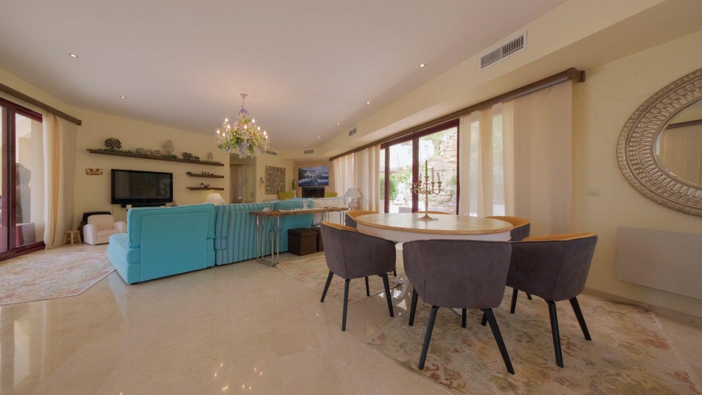 Villa in Altea La Vella, Alicante, Spain 5 bedrooms, 1900 sq.m. No. 50715