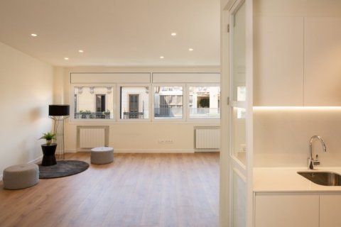Apartment for sale in Barcelona, Spain 3 bedrooms, 96 sq.m. No. 50306 - photo 10
