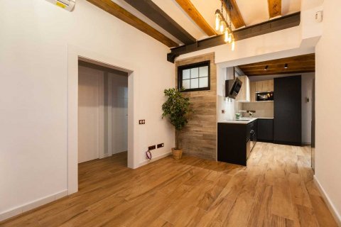 Apartment for sale in Barcelona, Spain 4 bedrooms, 96 sq.m. No. 49907 - photo 2