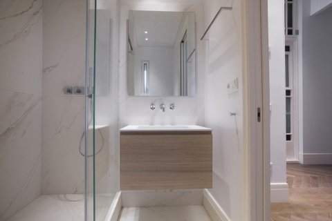 Apartment for sale in Eixample, Barcelona, Spain 3 bedrooms, 179 sq.m. No. 50308 - photo 5