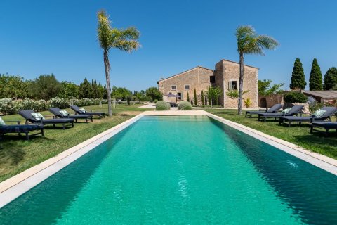 Finca for sale in Alaro, Mallorca, Spain 6 bedrooms, 990 sq.m. No. 32733 - photo 1